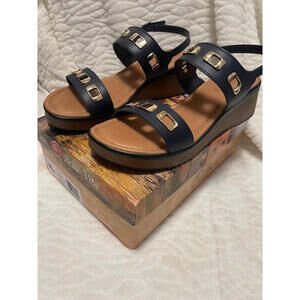Size 11 - Bella Vita Vic-Italy - Navy leather - NWT - RETAILS $115